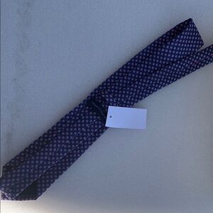 🆕 Tommy Hilfiger Sophisticated Navy and Pink Patterned Tie